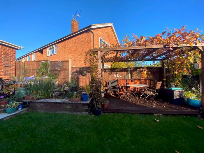 4 Bedroom House To Rent In Springfield Park Road, Chelmsford, CM2