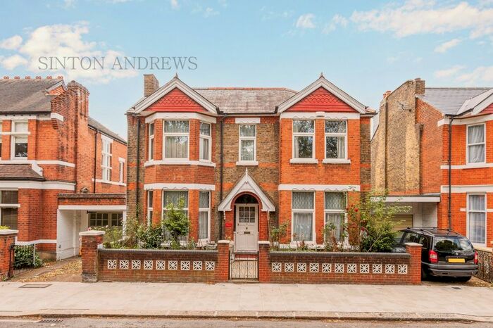 4 Bedroom Detached House For Sale In Culmington Road, Ealing, W13