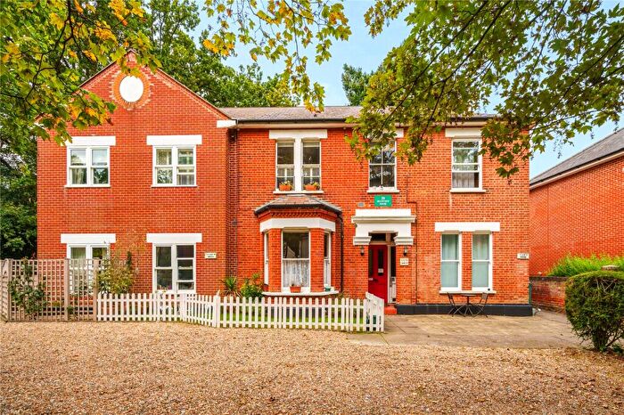 1 Bedroom Apartment For Sale In Broomhall Road, Woking, Surrey, GU21