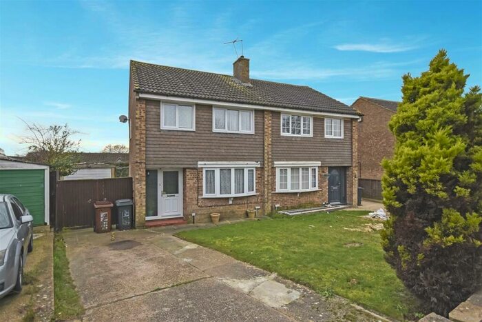 3 Bedroom Semi-Detached House For Sale In Stavanger Close, Corby, NN18