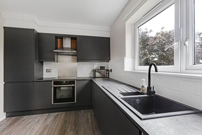 3 Bedroom Flat To Rent In Catherall Road, Highbury, N5