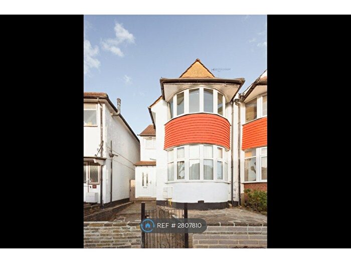 3 Bedroom Semi-Detached House To Rent In Sandringham Road, London, NW11