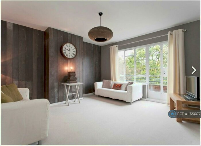 3 Bedroom Flat To Rent In Lane Court, London, SW11