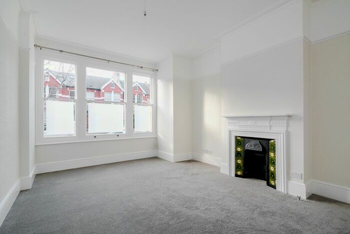 2 Bedroom Flat To Rent In Ashleigh Road, London, SW14