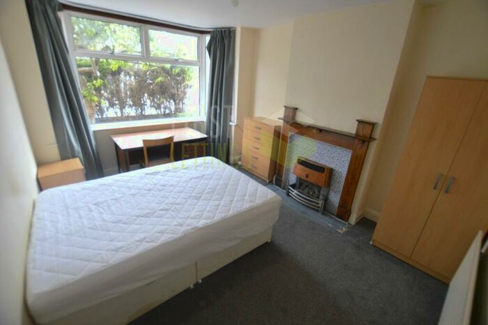 4 Bedroom Semi-Detached House To Rent In Queens Road, Clarendon Park, LE2