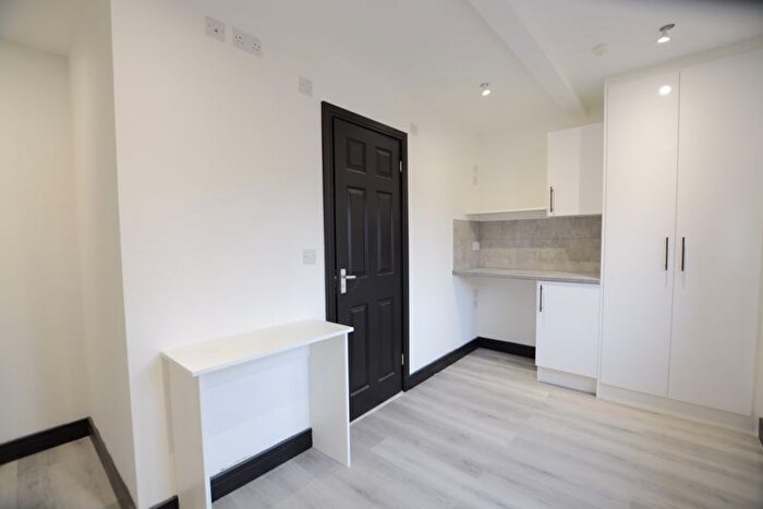 Studio To Rent In Burkes Parade, Beaconsfield, HP9