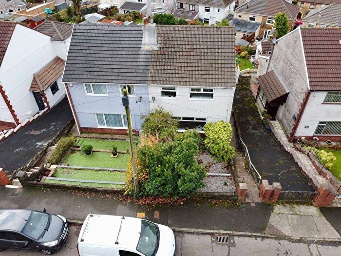 3 Bedroom Semi-Detached House For Sale In Headland Road, St. Thomas, Swansea, SA1