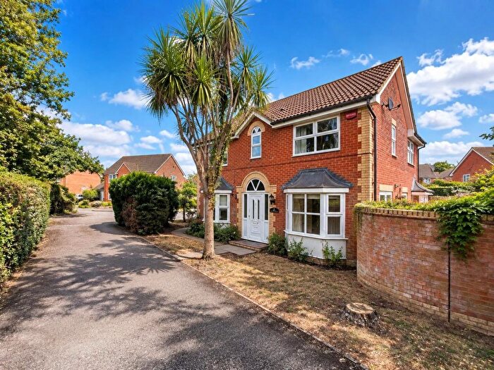 4 Bedroom Detached House For Sale In Bell Chapel Close, Park Farm, TN23