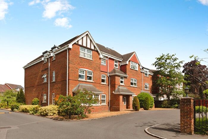 2 Bedroom Flat For Sale In Blenheim Place, Camberley, Surrey, GU15