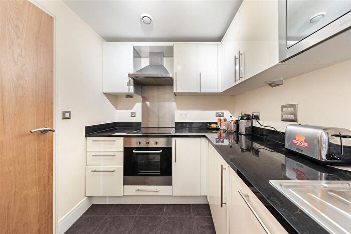 2 Bedroom Flat To Rent In Cheshire Street, Shoreditch, E2