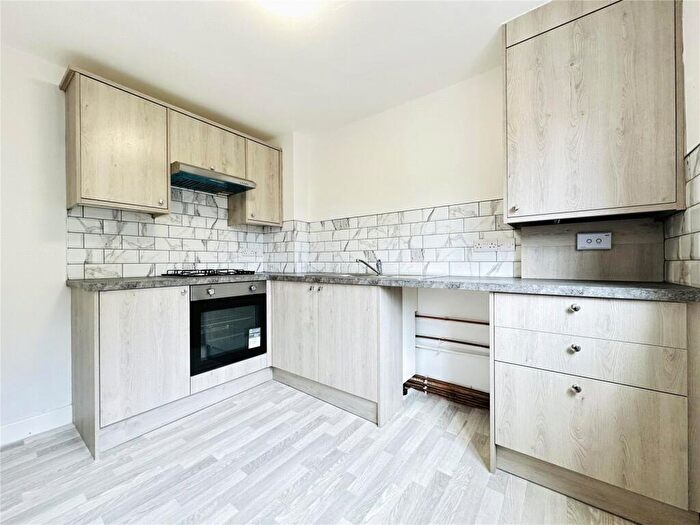2 Bedroom Apartment To Rent In Lidgett Lane, Leeds, West Yorkshire, LS8