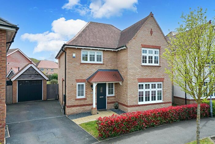4 Bedroom Detached House For Sale In Mallard Crescent, Caddington, LU1