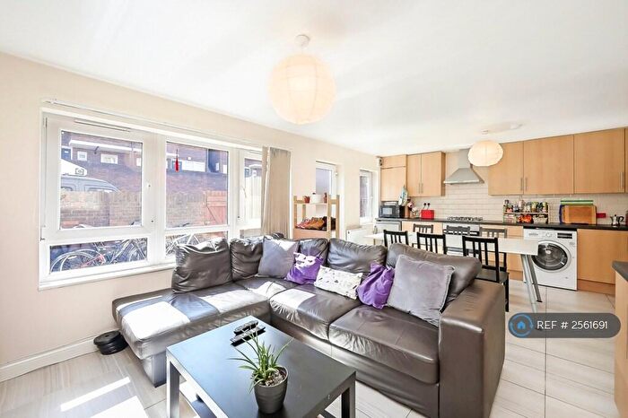 5 Bedroom Flat To Rent In Albany Close, London, N15