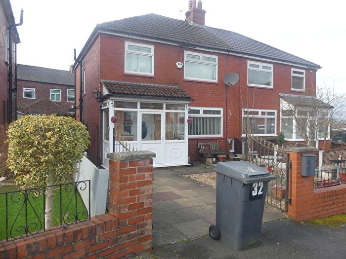 3 Bedroom Semi Detached House To Rent In Rosedale Close, Oldham, OL1