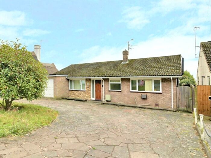 3 Bedroom Bungalow For Sale In Castle Hill Road, Totternhoe, Dunstable, Bedfordshire, LU6