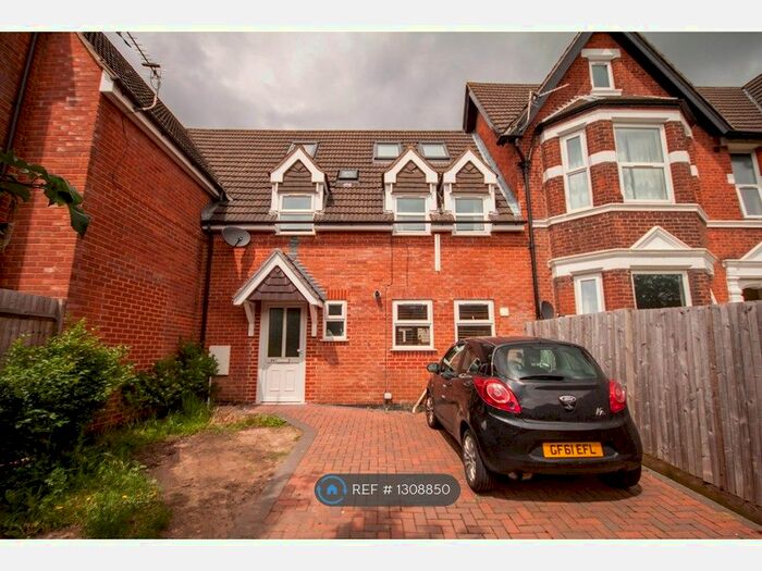 5 Bedroom Semi-Detached House To Rent In Hill Lane, Southampton SO15