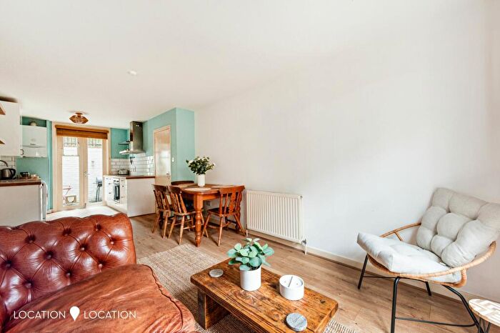 1 Bedroom Flat For Sale In Shacklewell Lane, London, E8