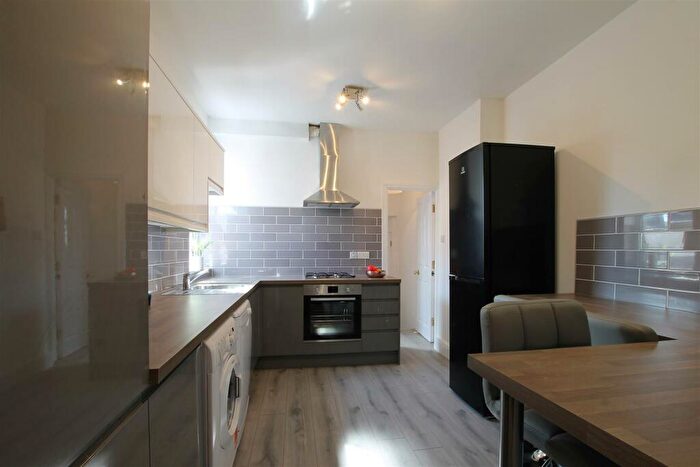 6 Bedroom Maisonette To Rent In Glenthorn Road, Jesmond, NE2