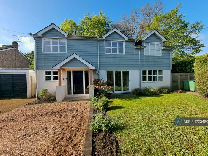 4 Bedroom Detached House To Rent In Woking, Woking, GU22