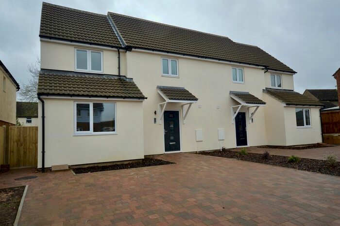 4 Bedroom Semi-Detached House To Rent In Challis Lane, Braintree, CM7
