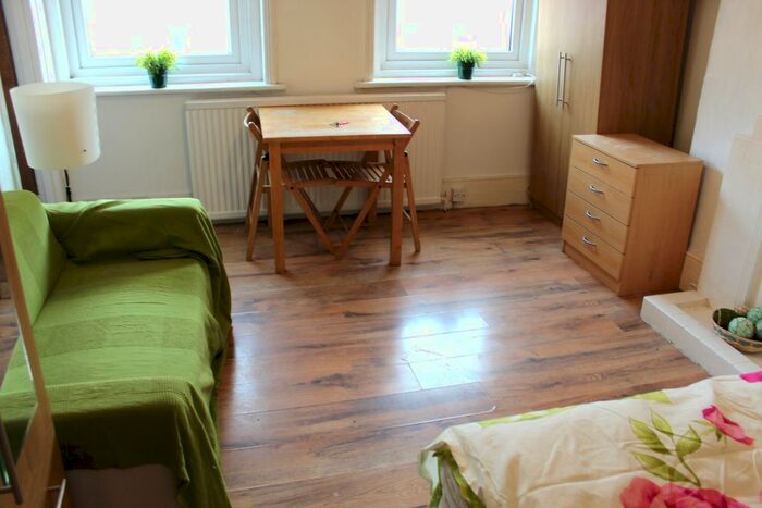 Studio To Rent In Keyes Road, Kilburn, NW2