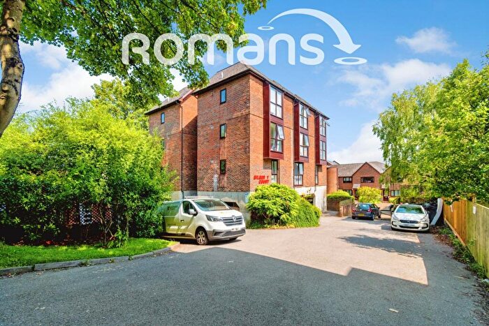 2 Bedroom Flat To Rent In Bilberry Court, Staple Gardens, Winchester, SO23