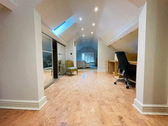 2 Bedroom Apartment To Rent In Scholars Walk, Leicester, LE2