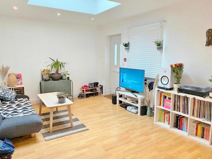 1 Bedroom Flat To Rent In Acton Lane, Chiswick, W4