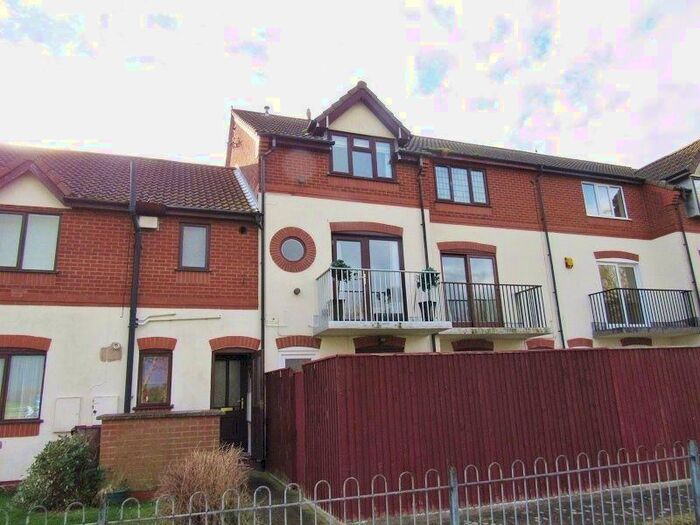 2 Bedroom Mews To Rent In Kings Mews, Cleethorpes, DN35