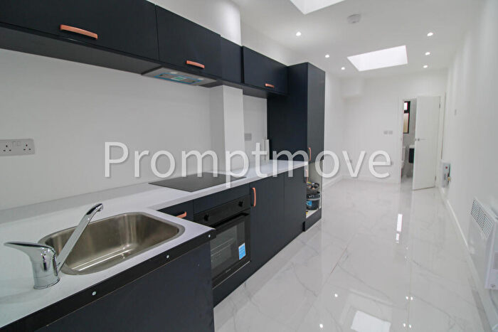 Studio To Rent In Bushmead Road Luton, LU2