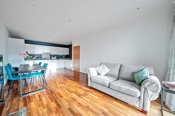 2 Bedroom Flat For Sale In Boundaries Road, Balham, London, SW12