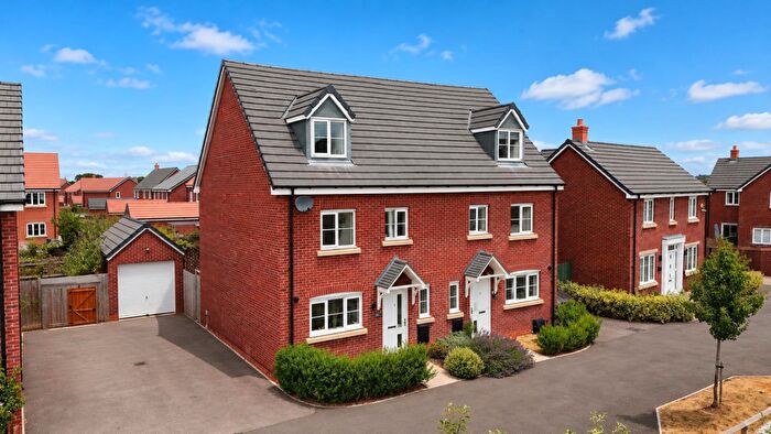 4 Bedroom Semi-Detached House For Sale In Herwin Close, Wellesbourne, Warwick, CV35