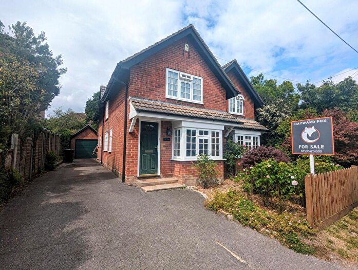 4 Bedroom Detached House For Sale In Middle Road, Sway, Lymington, Hampshire, SO41