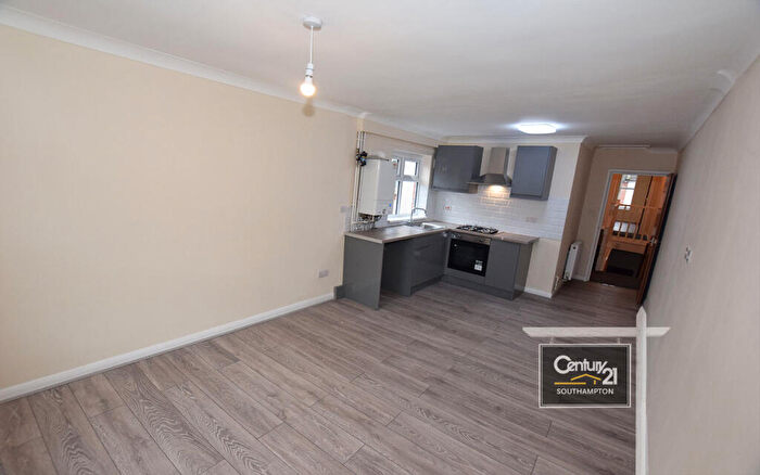 2 Bedroom Flat To Rent In |Ref: |, Oxford Avenue, Southampton, SO14