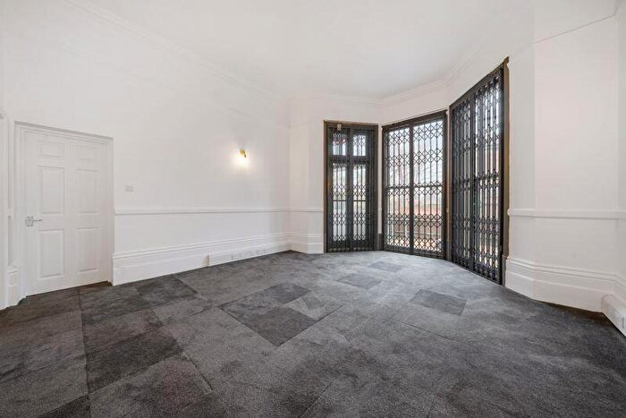 2 Bedroom Flat To Rent In Cavendish Road, London, SW12