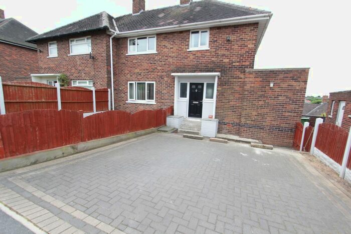 3 Bedroom Semi-Detached House To Rent In Holbrook Road, Sheffield, S13