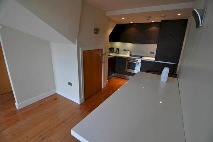 2 Bedroom Flat To Rent In Scoresby Street, Bradford, BD1