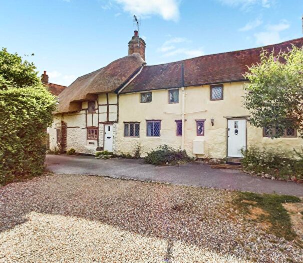 3 Bedroom Cottage For Sale In Bicester Road, Long Crendon, HP18