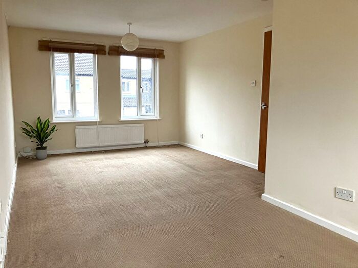 3 Bedroom Flat To Rent In Thorpe Way, Cambridge, CB5