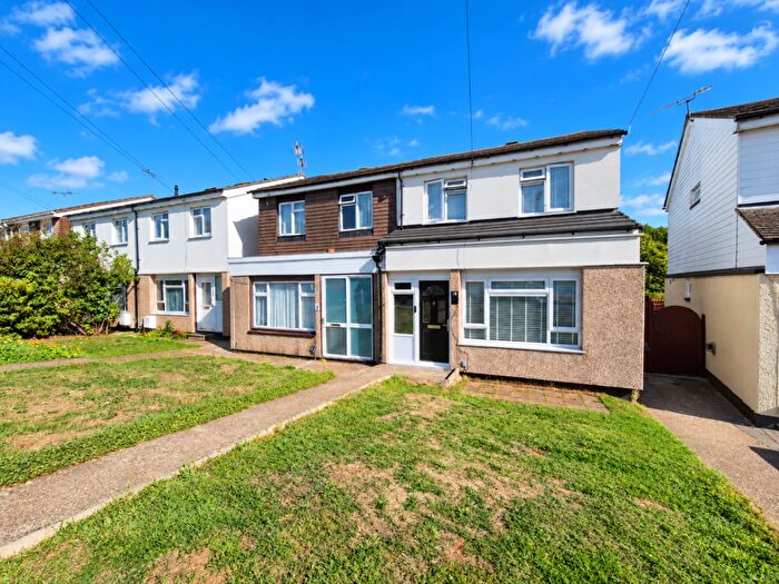 3 Bedroom Semi Detached House For Sale In Strangers Way, Luton, Bedfordshire, LU4