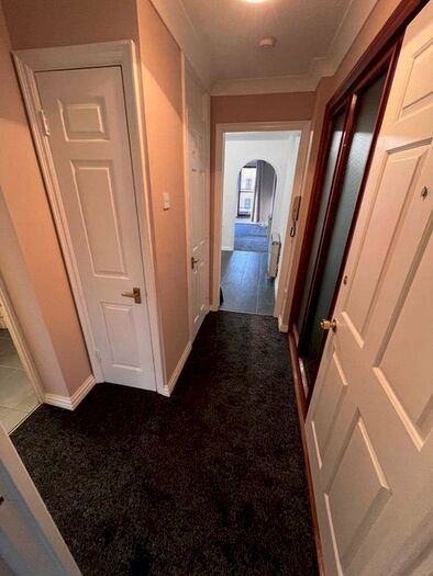 2 Bedroom Flat To Rent In Marks Court, Southend On Sea, SS1