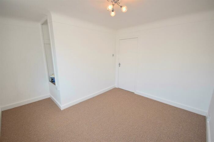2 Bedroom Apartment To Rent In Castlemount, Heswall, CH60