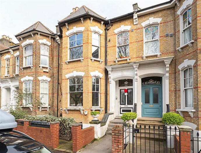 2 Bedroom Flat For Sale In Lower Clapton Road, Hackney, E5