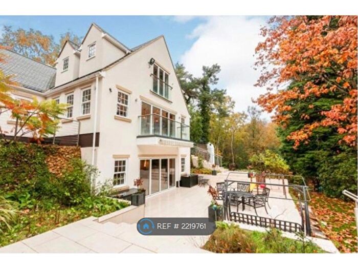 5 Bedroom Detached House To Rent In High View Road, Lightwater, GU18