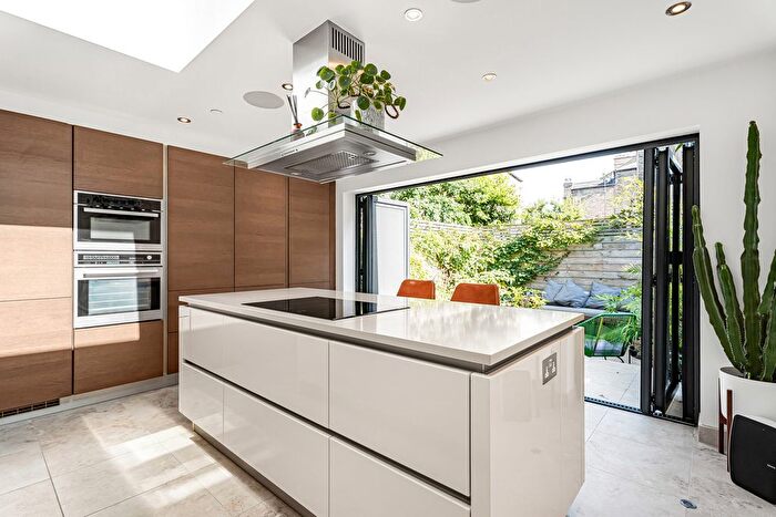 4 Bedroom Terraced House For Sale In Millfields Road, London, E5