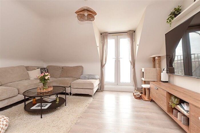 2 Bedroom Flat For Sale In Challenge Court, Leatherhead, Surrey, KT22