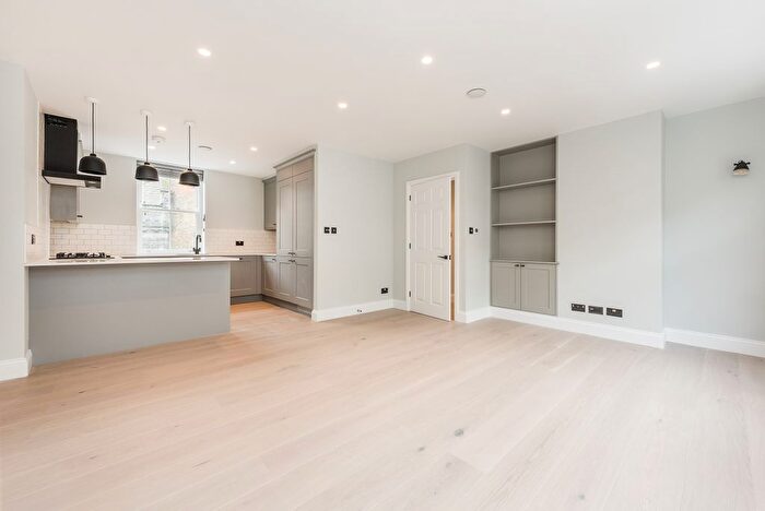 2 Bedroom Flat To Rent In Shaftesbury Avenue, Chinatown, W1D