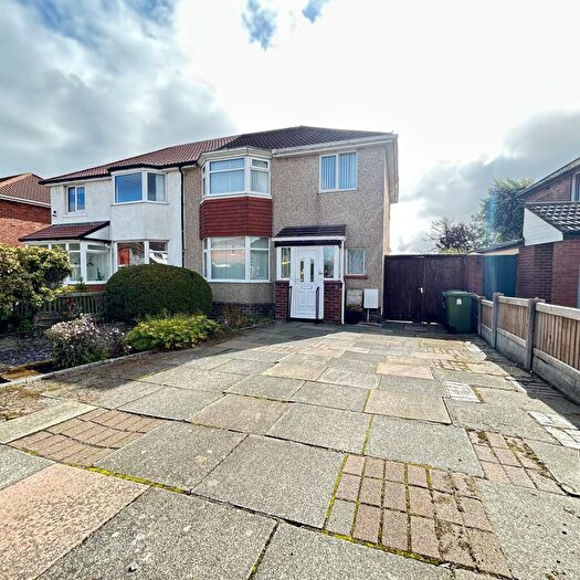 3 Bedroom Semi-Detached House For Sale In Guildford Road, Birkdale, Sefton, PR8