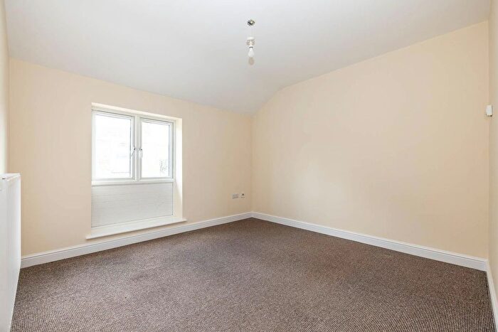 3 Bedroom Flat To Rent In Silverbourne Court, Lydney, GL15