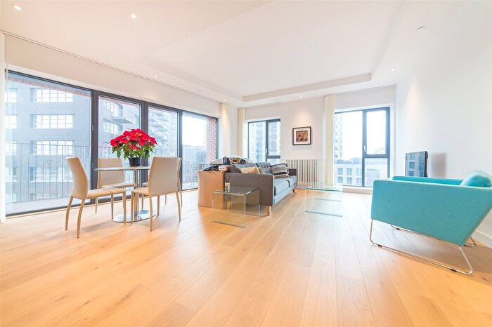 2 Bedroom Flat To Rent In Java House, Botanic Square, London City Island, E14